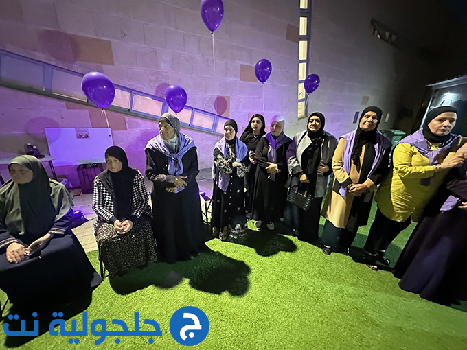 اضاءة المركز الجماهيري في جلجولية باللون البنفسجي بمناسبة اليوم العالمي لذوي الاحتياجات الخاصة